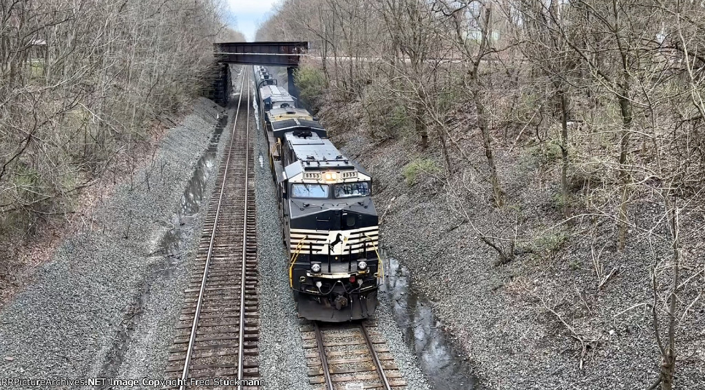NS 9555 leads the empty oil cans west under the former EL.